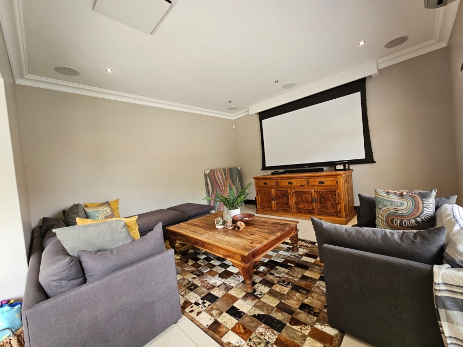 5 Bedroom Property for Sale in Jim Fouchepark Free State